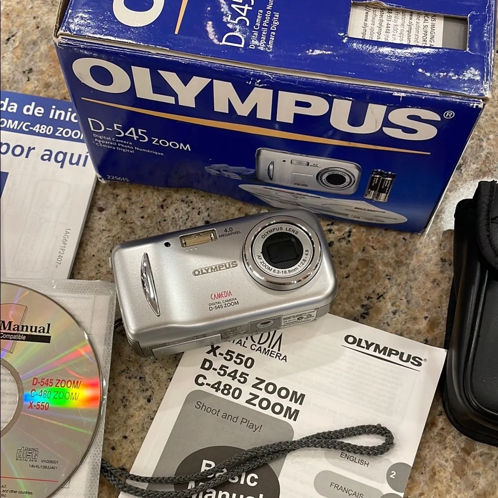 Olympus D-545 Zoom Camedia Digital Camera Kit 1GB XD Card - Battery Charger Case
